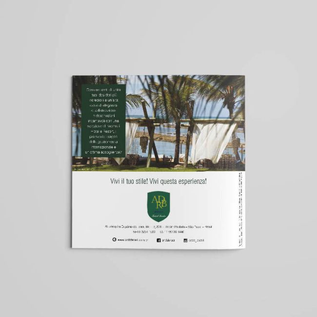 Square Brochure Mockup - verso